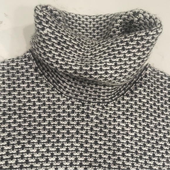 Christian Siriano New York grey and white turtleneck sweater - Picture 13 of 16